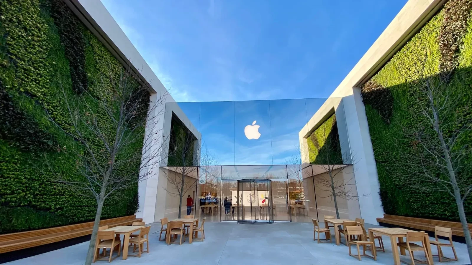 Apple Stores Bringing Back Dedicated Genius Bars